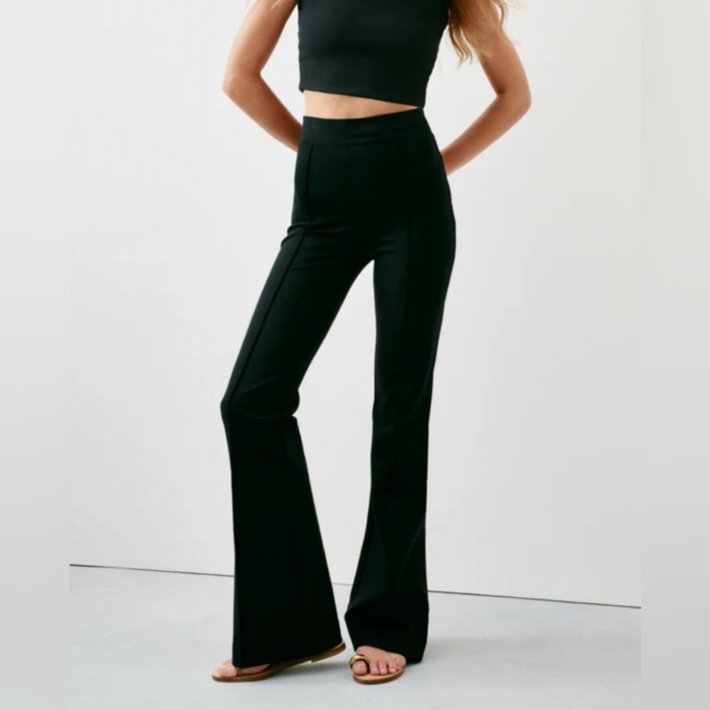 SPANX The Perfect Pant High Hi-Rise Flare Classic
Size Small